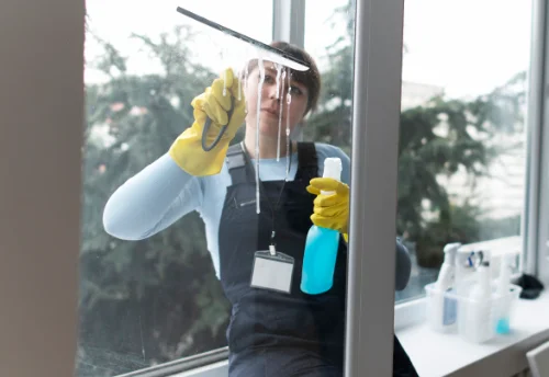 Nettoyage de vitres intérieures et extérieures à Torcé